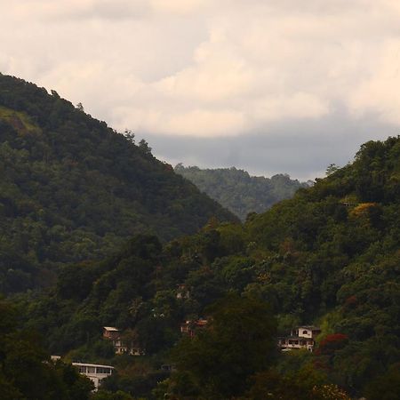 Sky Edge Homestay Kandy Luaran gambar