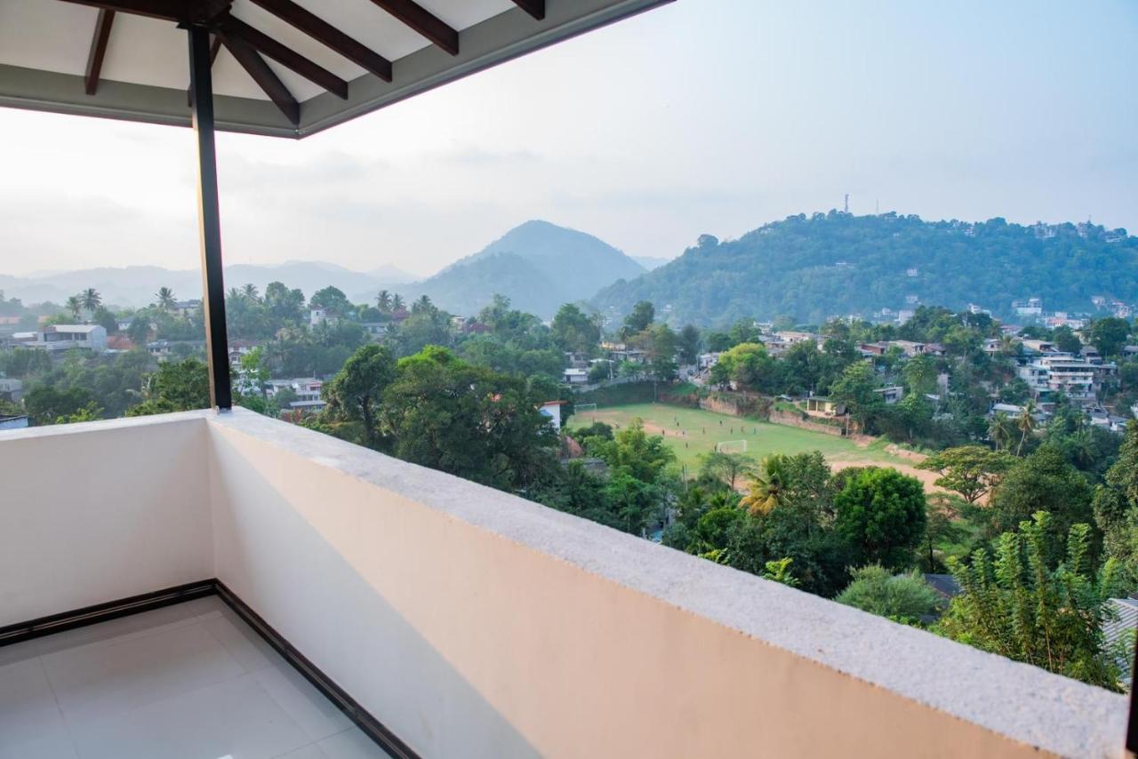 Sky Edge Homestay Kandy Luaran gambar